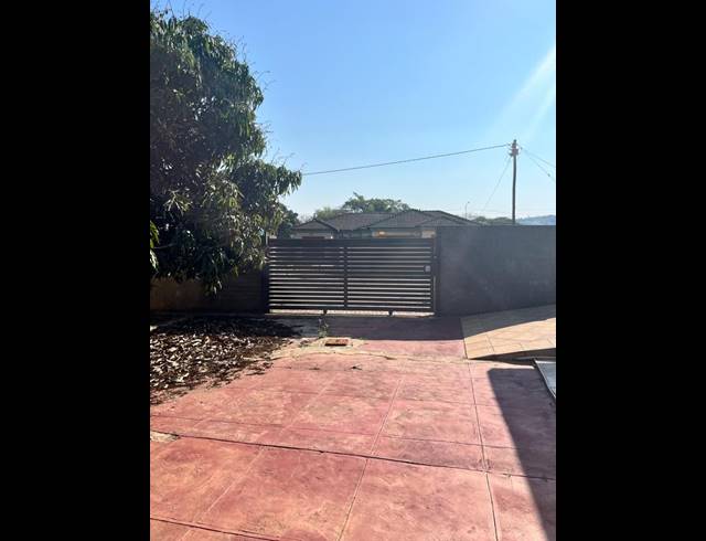 4 BEDROOM HOUSE FOR SALE IN THOHOYANDOU